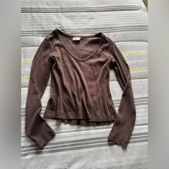 Women's Long Sleeve Ribbed V-Neck T-Shirt - Universal Thread™ - Picture 2 of 6